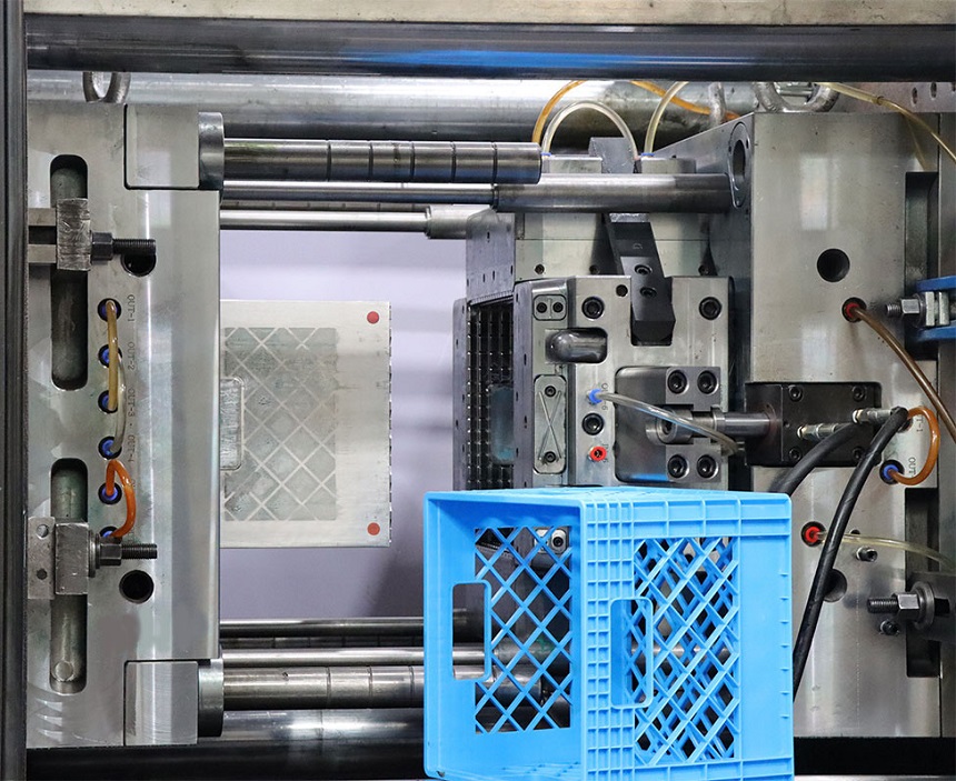 injection mold maker